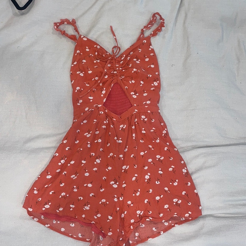 WORN ONCE- A&F FLORAL ROMPER W/ POCKETS